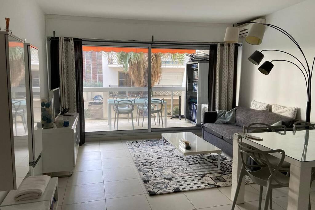 App Le Rocazur Avec Piscine Et Parking En Bord De Mer A 500M Du Centre Ville Menton Eksteriør bilde