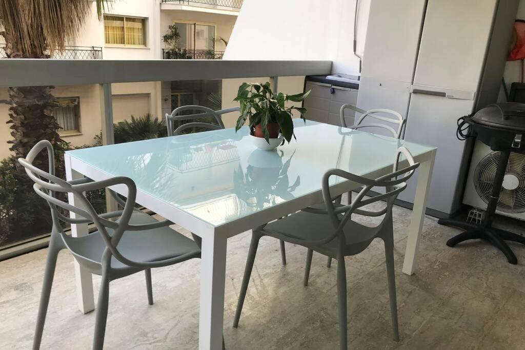 App Le Rocazur Avec Piscine Et Parking En Bord De Mer A 500M Du Centre Ville Menton Eksteriør bilde